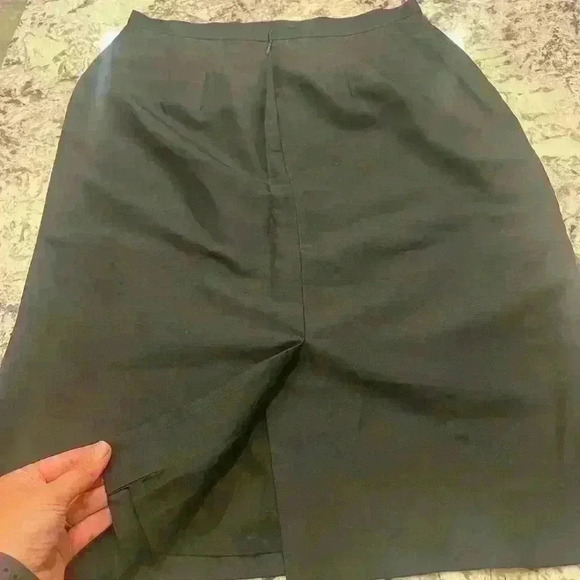 Silk size 8 Talbots knee length straight skirt - Picture 5 of 5